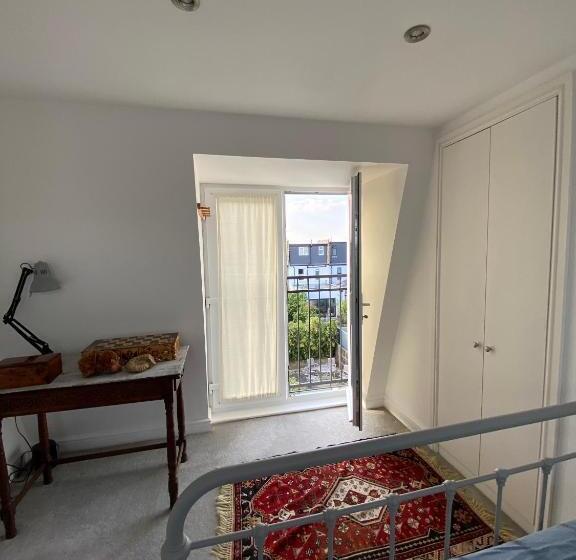 펜션 Entire House Wimbledon Lodge