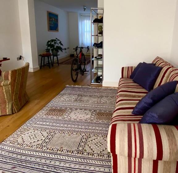 펜션 Entire House Wimbledon Lodge