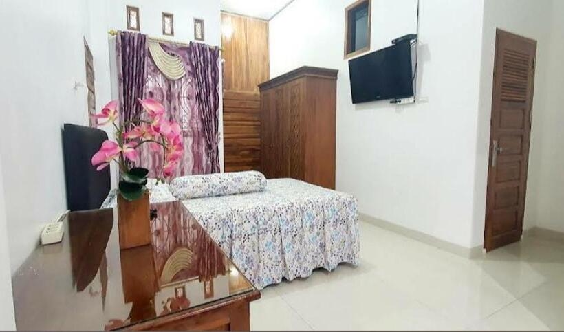 Пансион Ibuku Kost Khusus Wanita