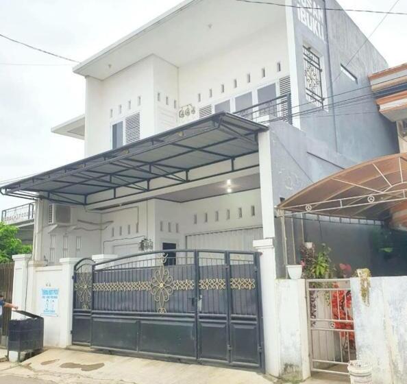 Пансион Ibuku Kost Khusus Wanita