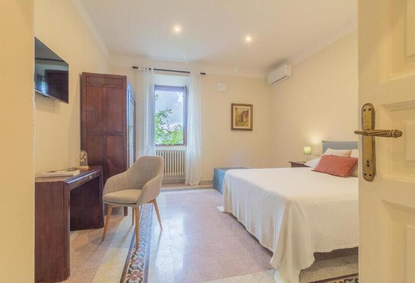 פנסיון Lake Lovers Lodge