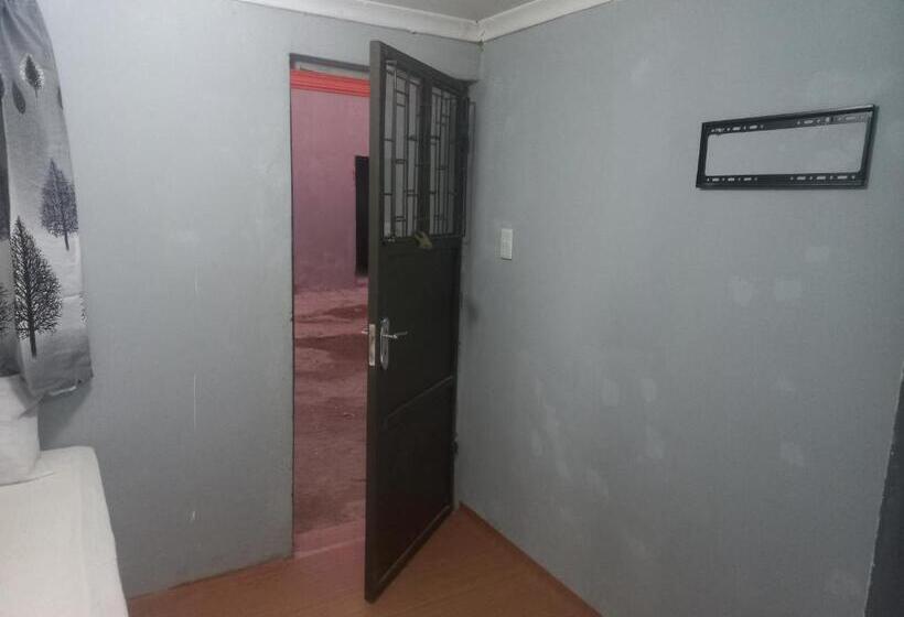 Пансион Little Flowers Guesthouse