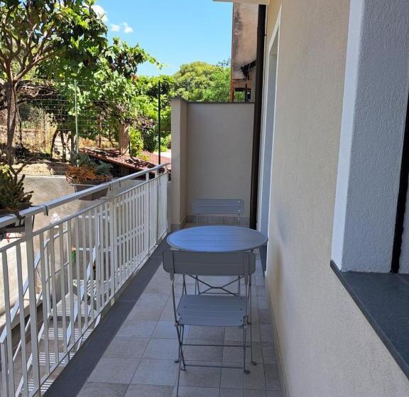 פנסיון Nancyanna House