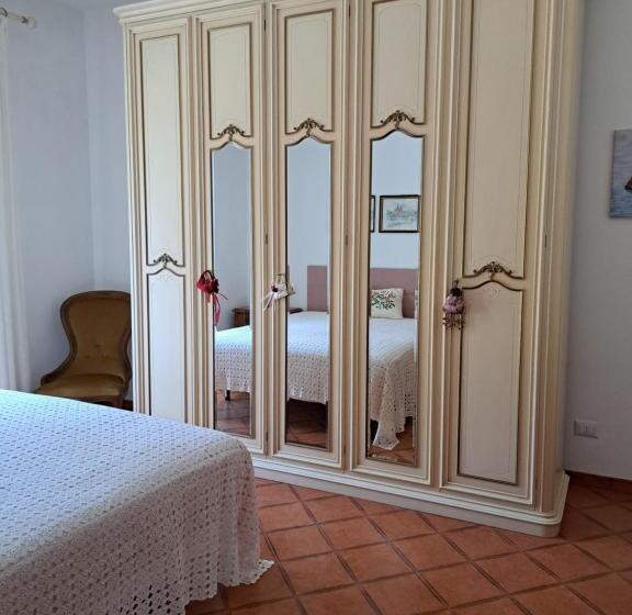 פנסיון Nancyanna House