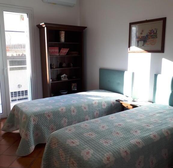 פנסיון Nancyanna House