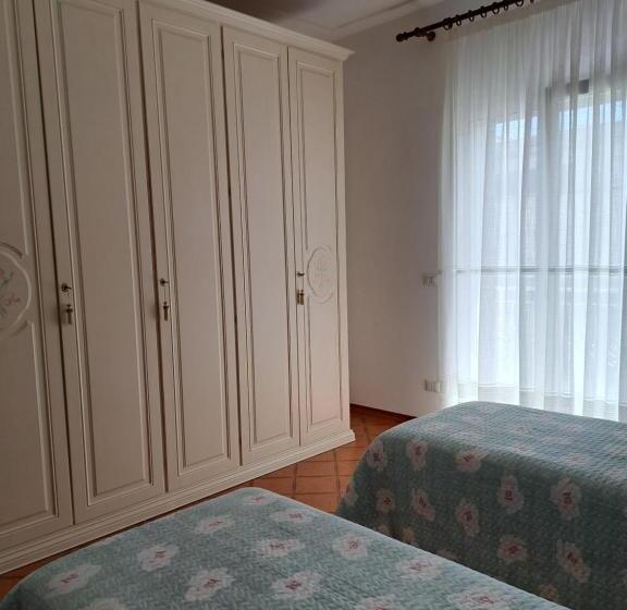 פנסיון Nancyanna House