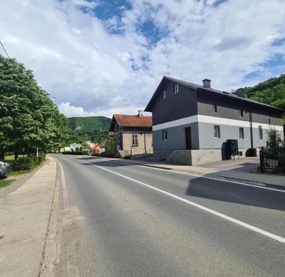 پانسیون No Name