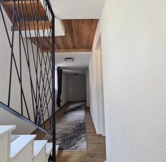 پانسیون No Name