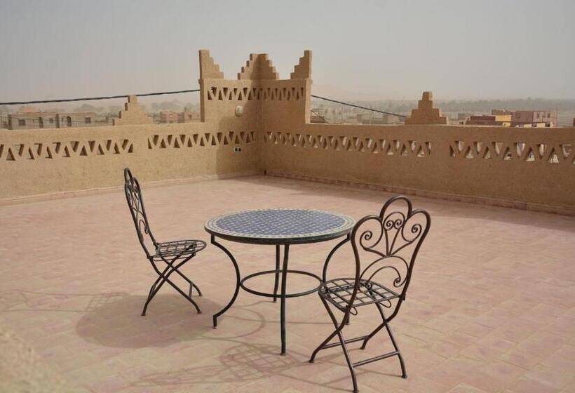 ペンション Sahara House