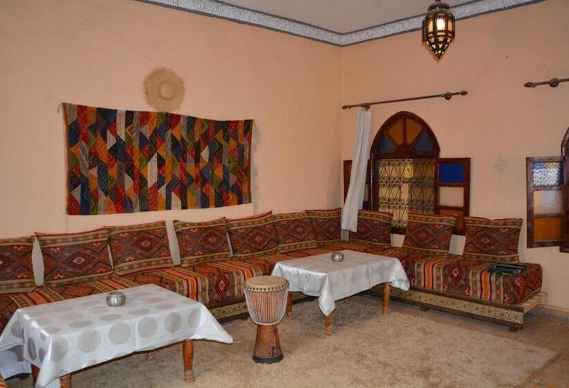 پانسیون Sahara House