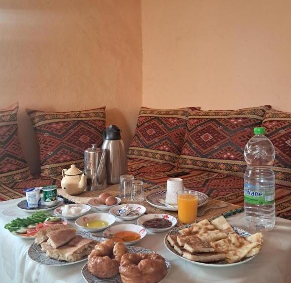 پانسیون Sahara House