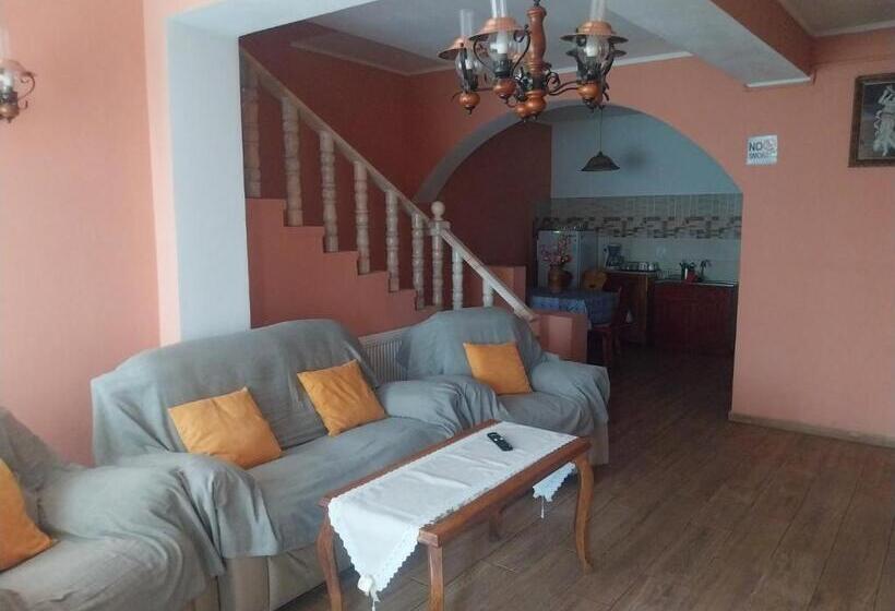 پانسیون Serena House