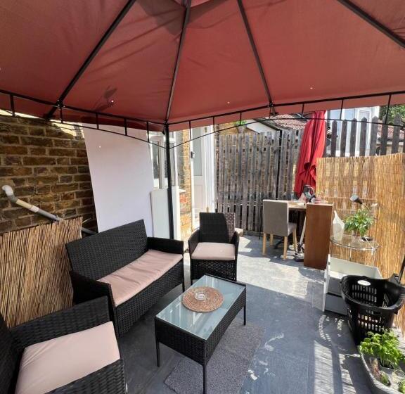 펜션 The Guest House By U&a