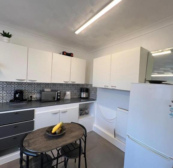 펜션 The Guest House By U&a