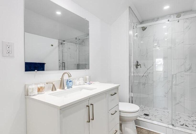 ペンション The Upper Room At Fuller Ave, Euclid Oh