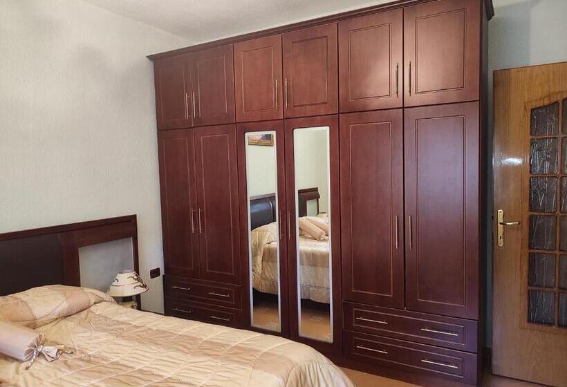 פנסיון The Village House