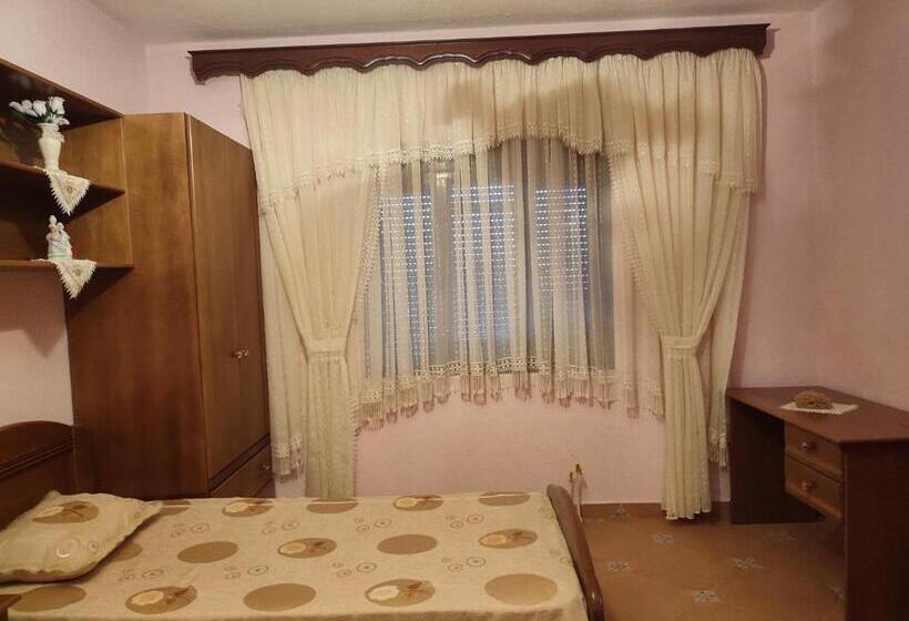 פנסיון The Village House