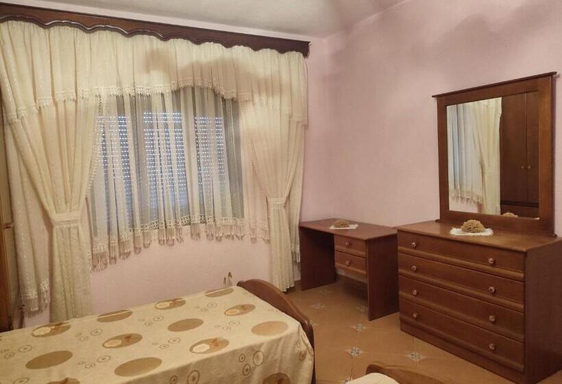 פנסיון The Village House