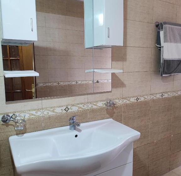 פנסיון The Village House