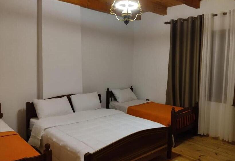 ペンション Vellezrit Shkambi