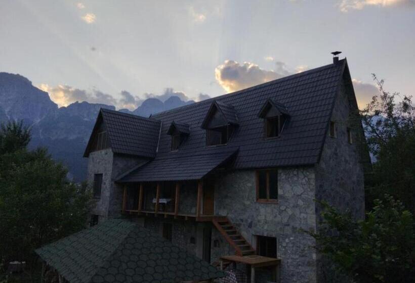 ペンション Vellezrit Shkambi