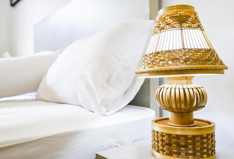 פנסיון White Blue House   Private Room, Shared Pool And Kitchen   8