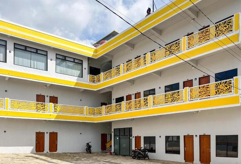 Reddoorz Plus At New Favour Hotel Gunung Dempo