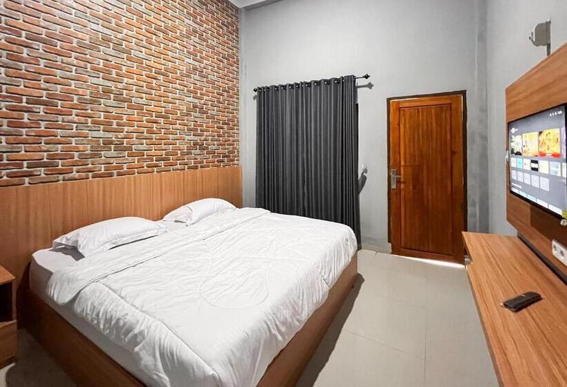 Reddoorz Plus At New Favour Hotel Gunung Dempo