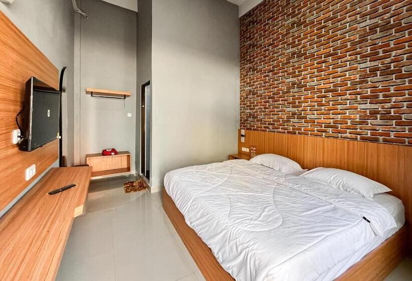 Reddoorz Plus At New Favour Hotel Gunung Dempo