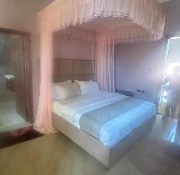 Strikers Hotels And Clubs