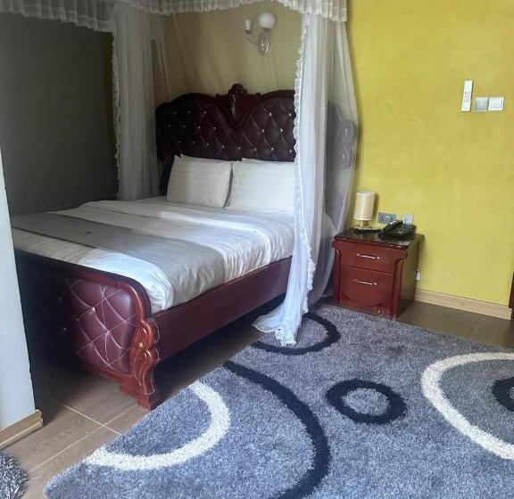 Strikers Hotels And Clubs