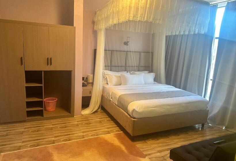 Strikers Hotels And Clubs