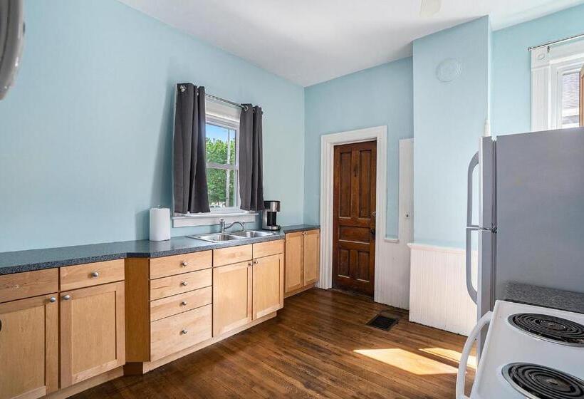 The Grand Inn Apartment Hotel 200