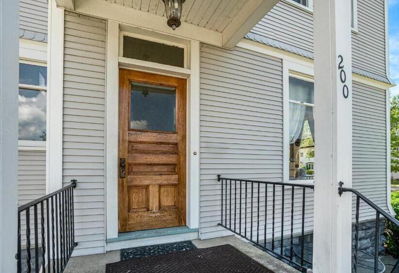 The Grand Inn Apartment Hotel 200