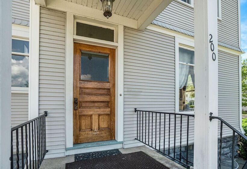 The Grand Inn Apartment Hotel 200