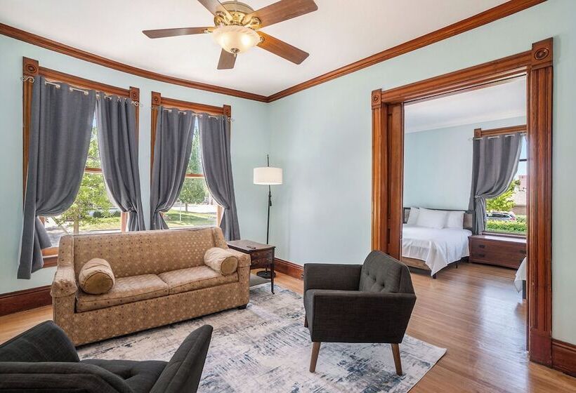 The Grand Inn Apartment Hotel 200