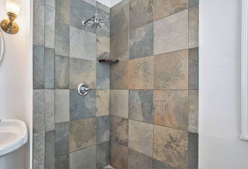 The Grand Inn Apartment Hotel 200