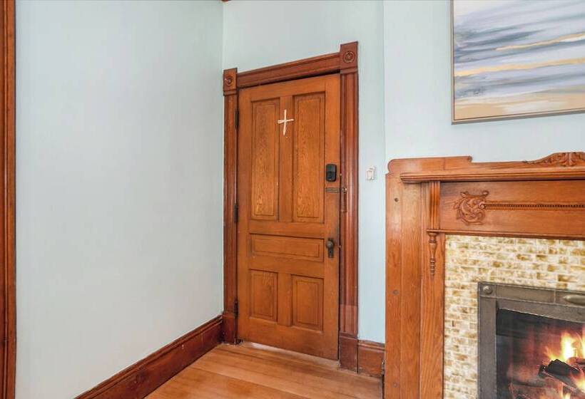 The Grand Inn Apartment Hotel 200