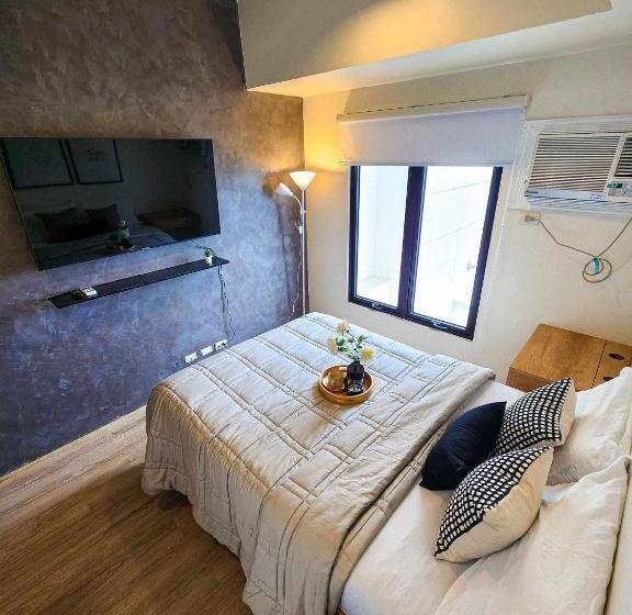 The Median, Cebu City Near It Park