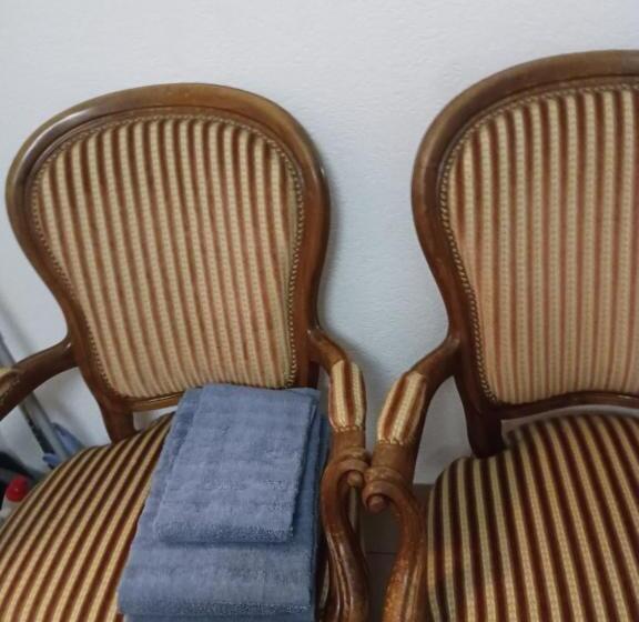 הוסטל Bed In Shared Vintage Room, Old Town, Kitchen ,no Net