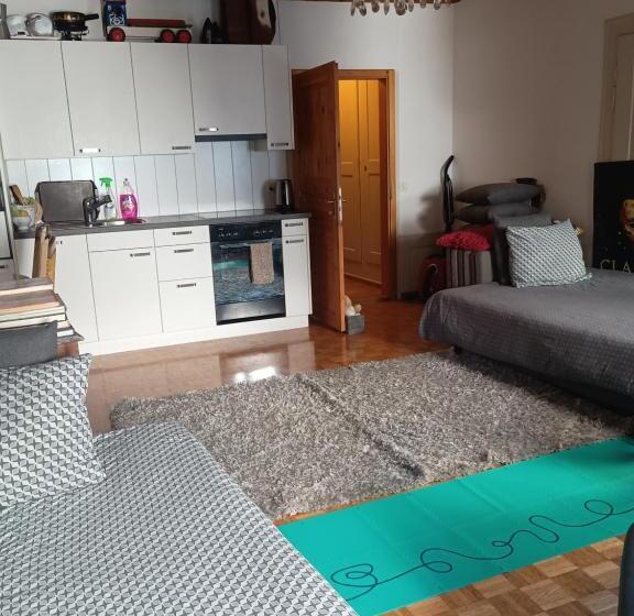 호스텔 Bed In Shared Vintage Room, Old Town, Kitchen ,no Net