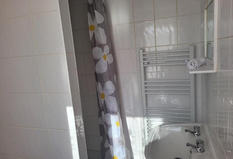 הוסטל The Shipwright Inn