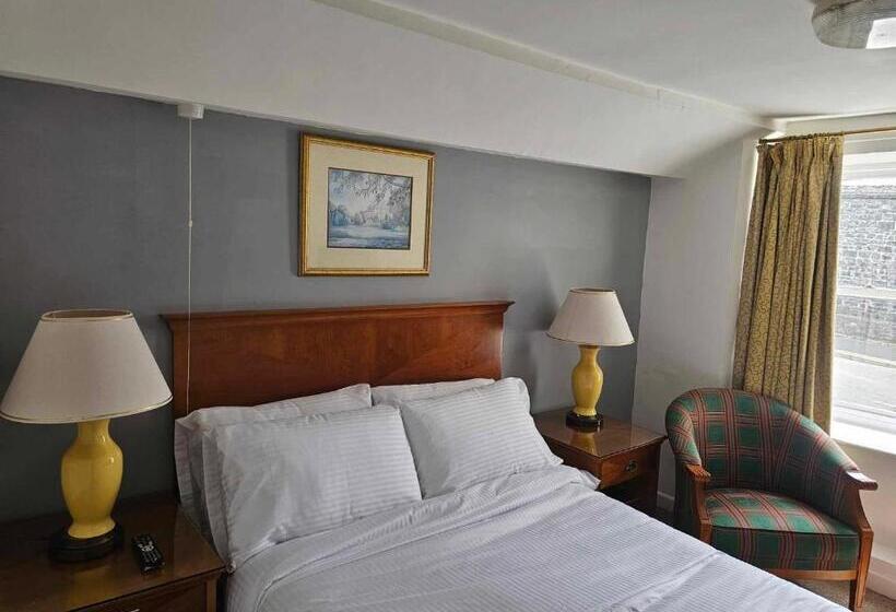 הוסטל The Shipwright Inn