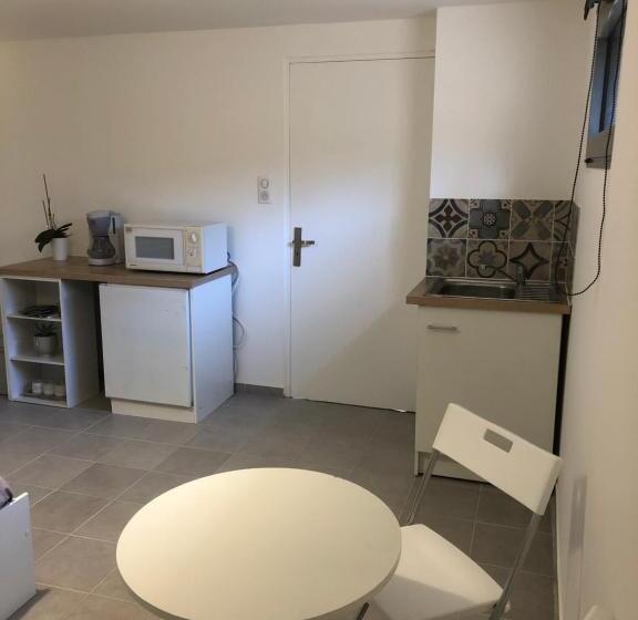 مبيت وإفطار Chambre Avec Entrée Indépendante à La Canourgue