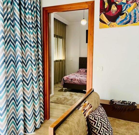 تختخواب و صبحانه Last Day Inn