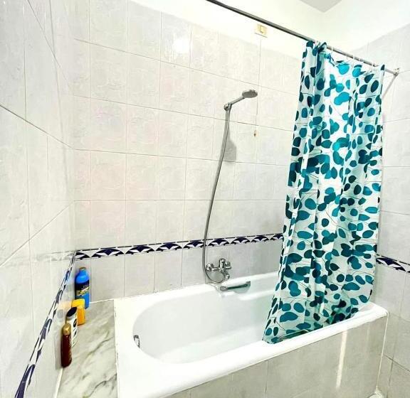 تختخواب و صبحانه Last Day Inn