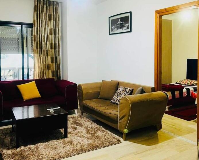 تختخواب و صبحانه Last Day Inn