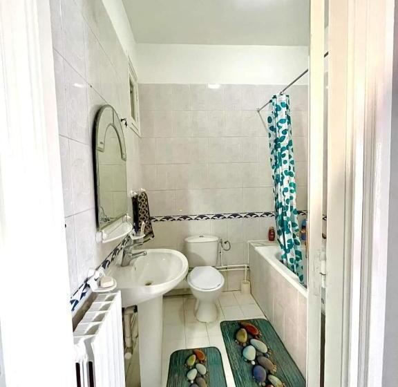 تختخواب و صبحانه Last Day Inn