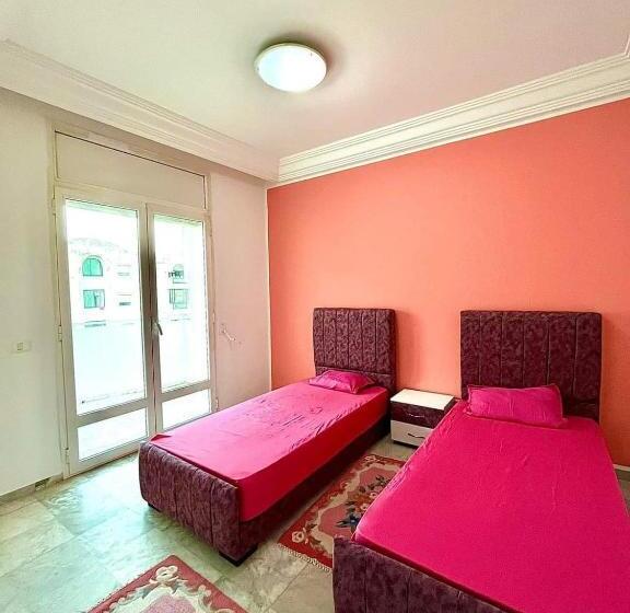 تختخواب و صبحانه Last Day Inn