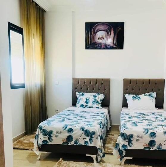 تختخواب و صبحانه Last Day Inn